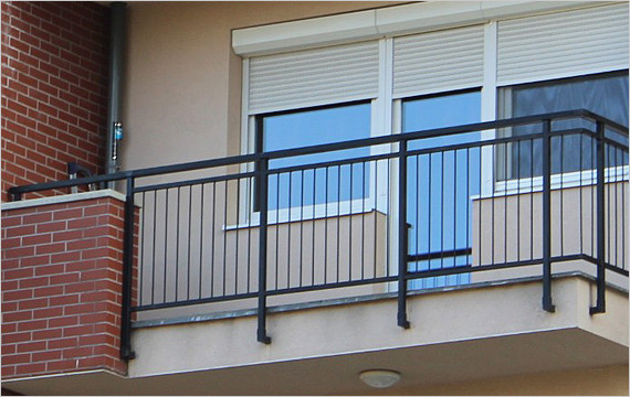 Металлический парапет на балконе 2