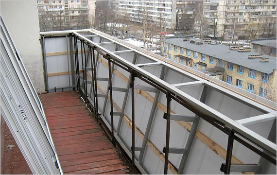 Металлический парапет на балконе 3
